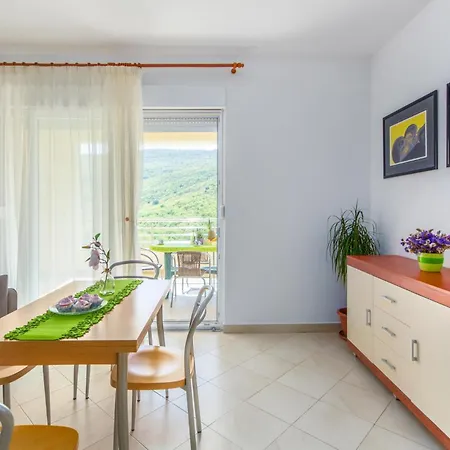 Amazing In Labin With Kitchen Hrvatini