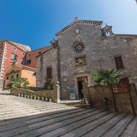 Amazing In Labin With Kitchen